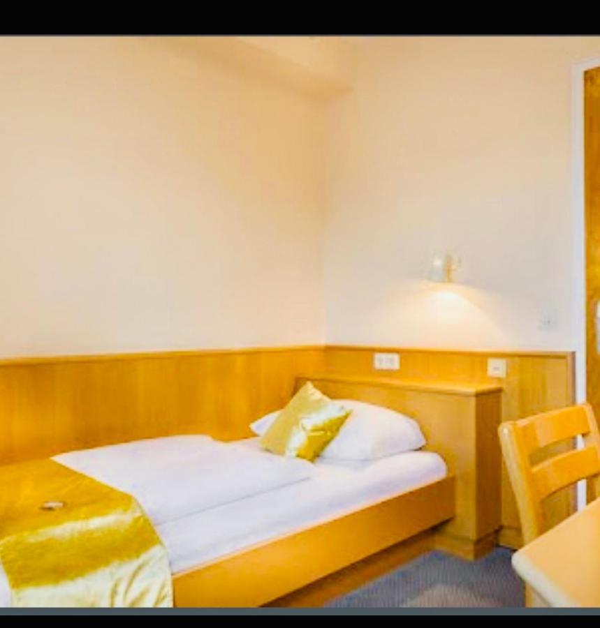 Mc Hotel Karlsruhe Luaran gambar