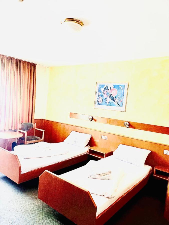 Mc Hotel Karlsruhe Luaran gambar