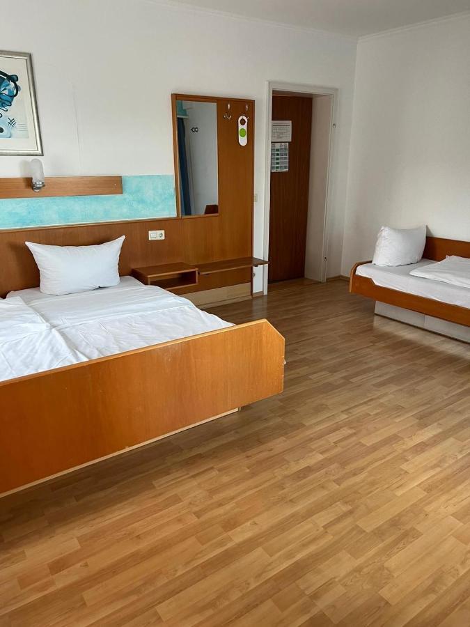 Mc Hotel Karlsruhe Luaran gambar